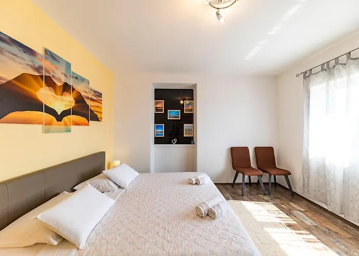 Beachfront Apartment Roko