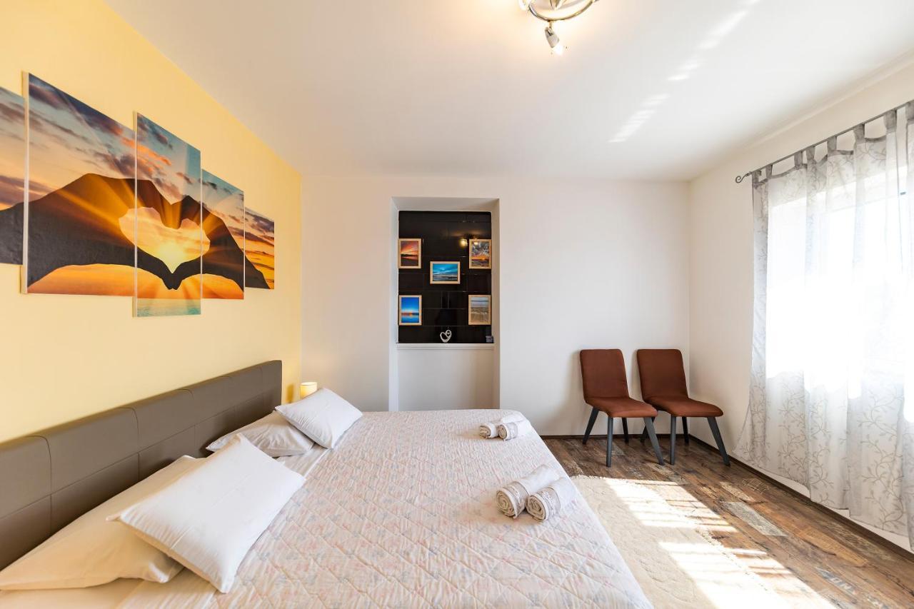 Apartment Beachfront Roko *