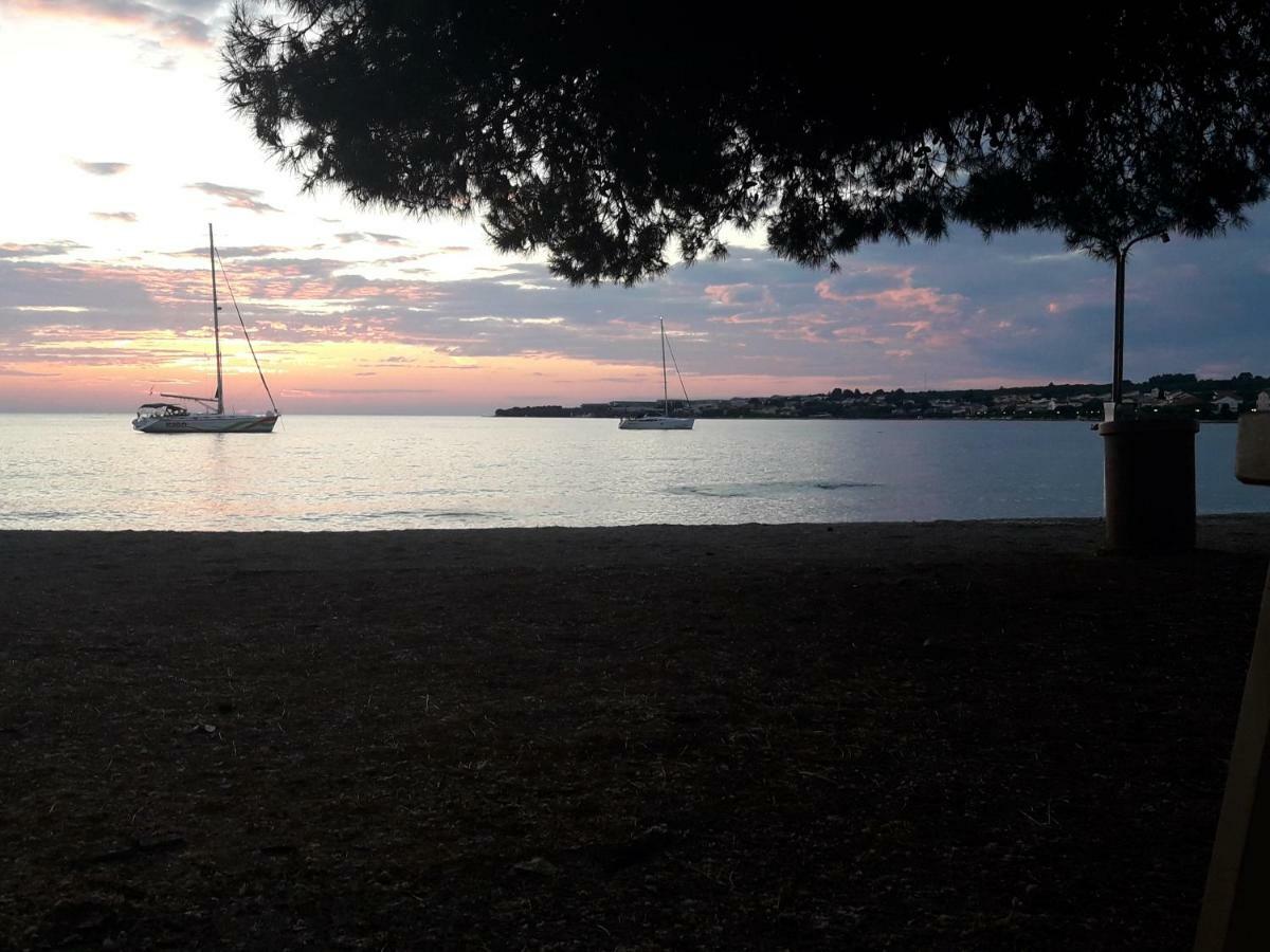 Beachfront Roko Apartment Petrcane